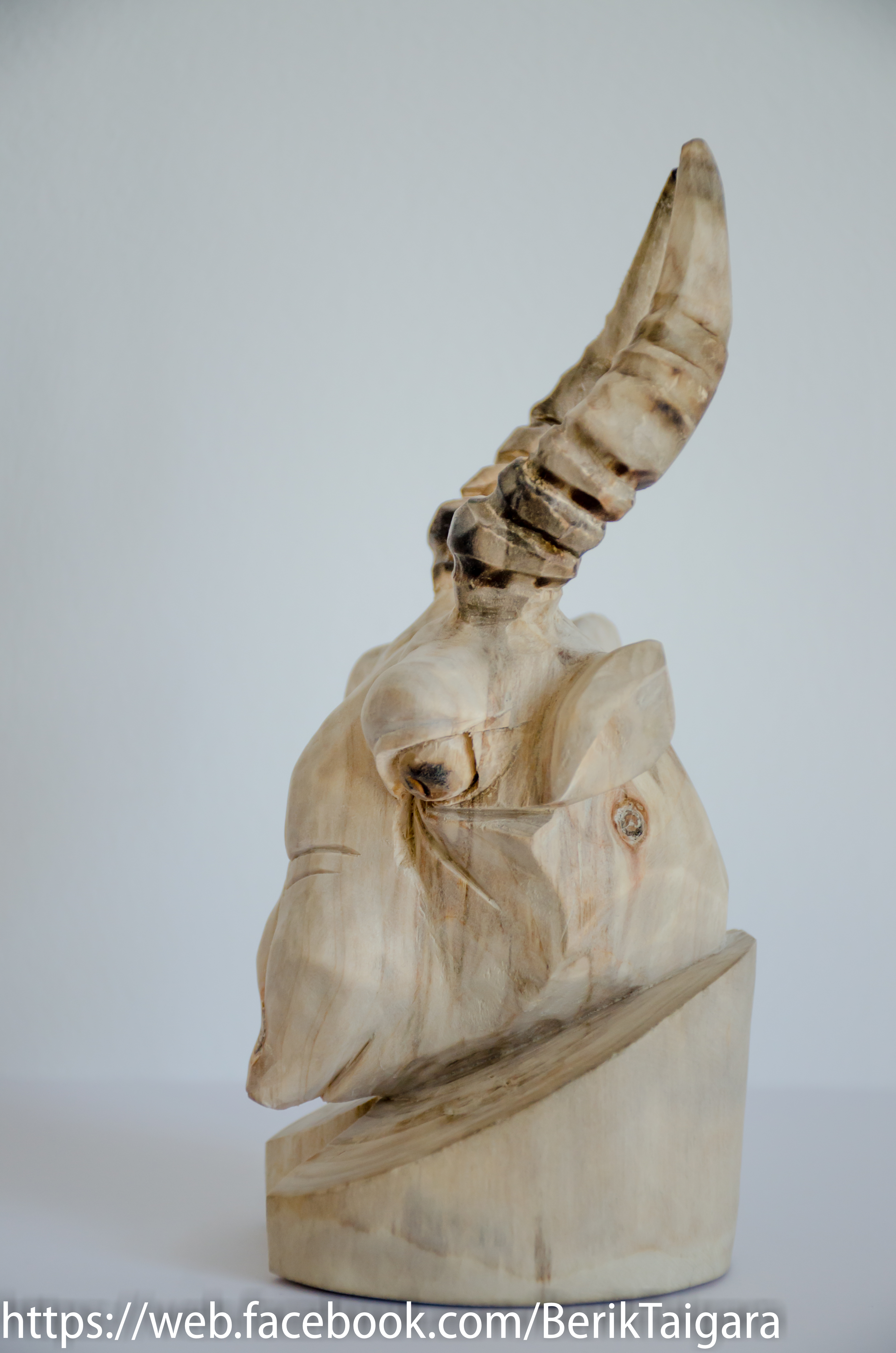 Deer sculpture gallery image 2