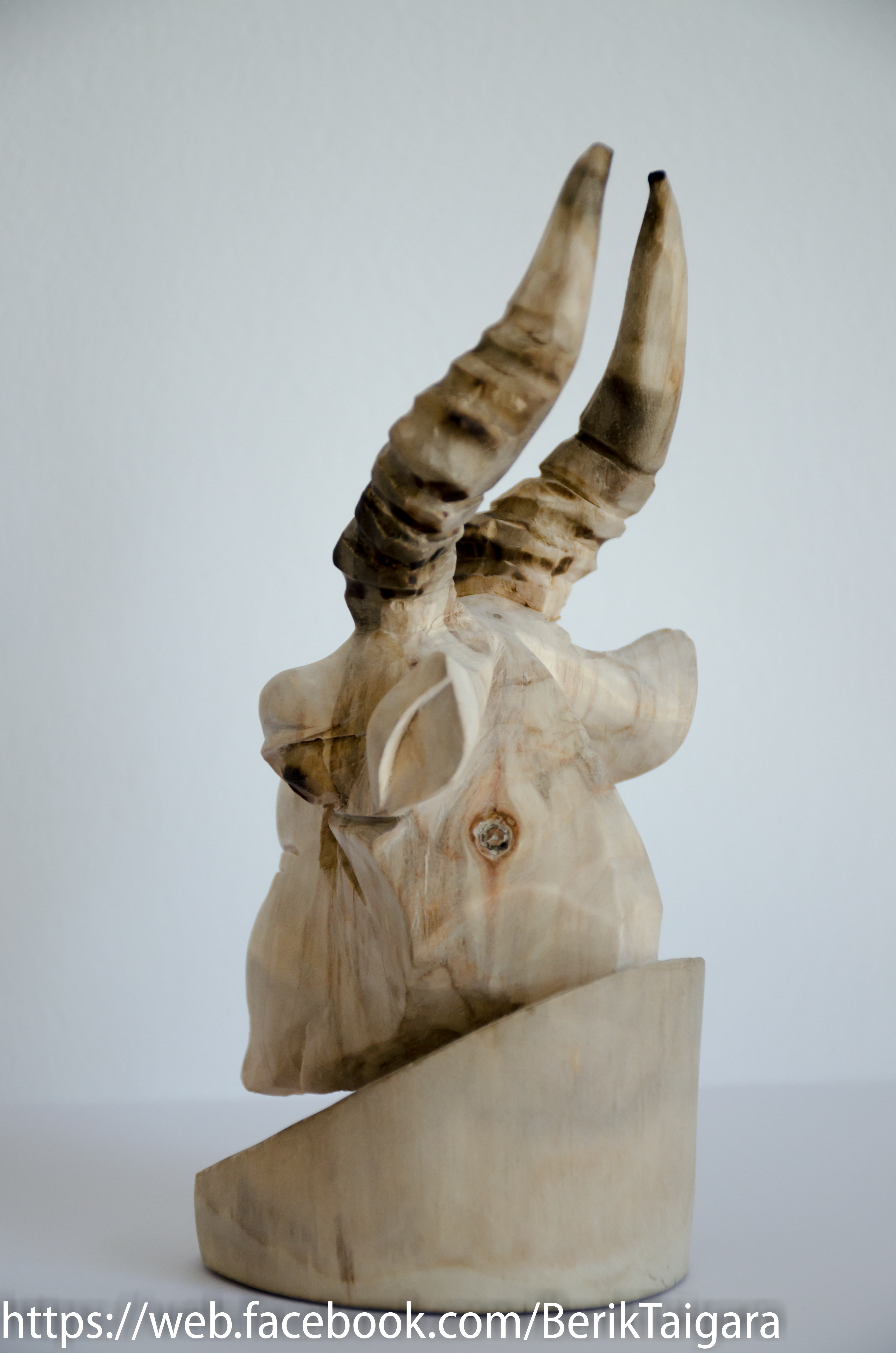 Deer sculpture gallery image 3